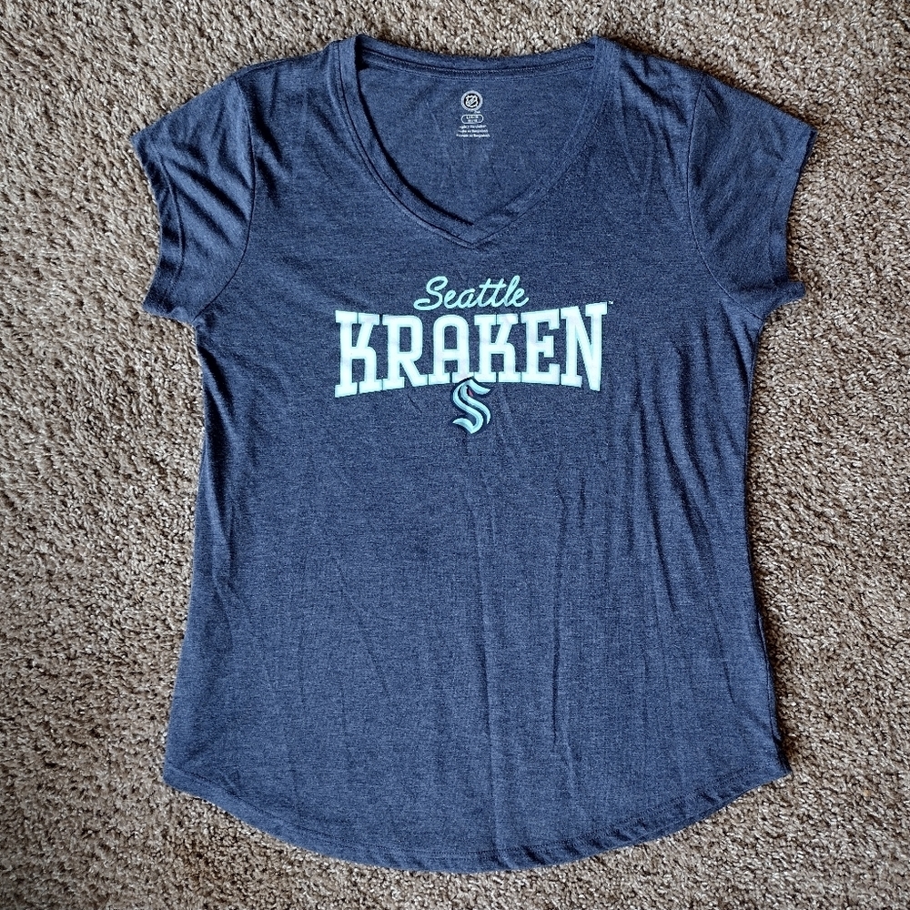 Seattle Kraken NHL AWomen's Navy Tee Large NWOT